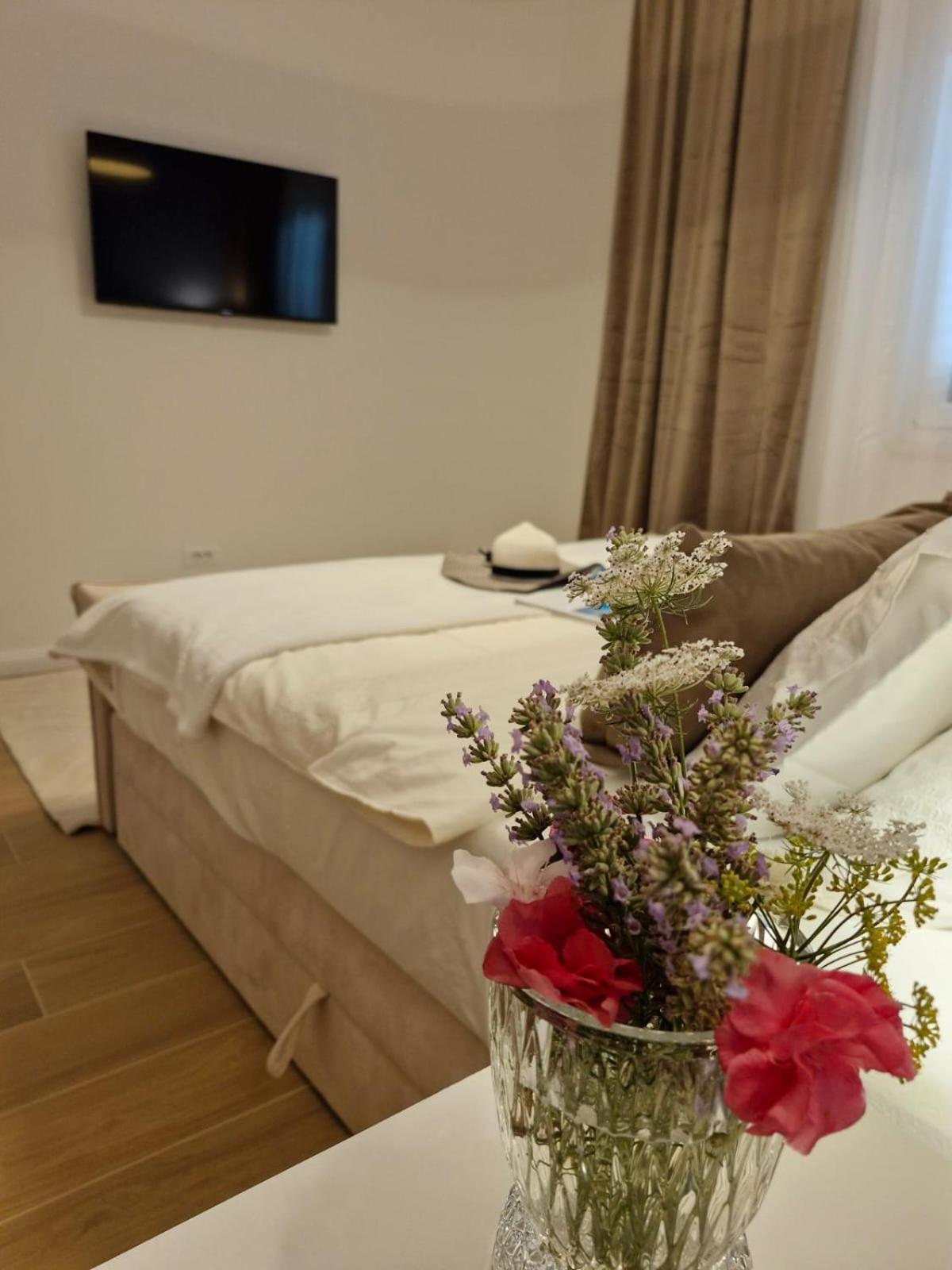 Sea View Luxury Apart Hotel Villa Conte With Swiming Pool And Romantic Spa Podstrana Eksteriør billede